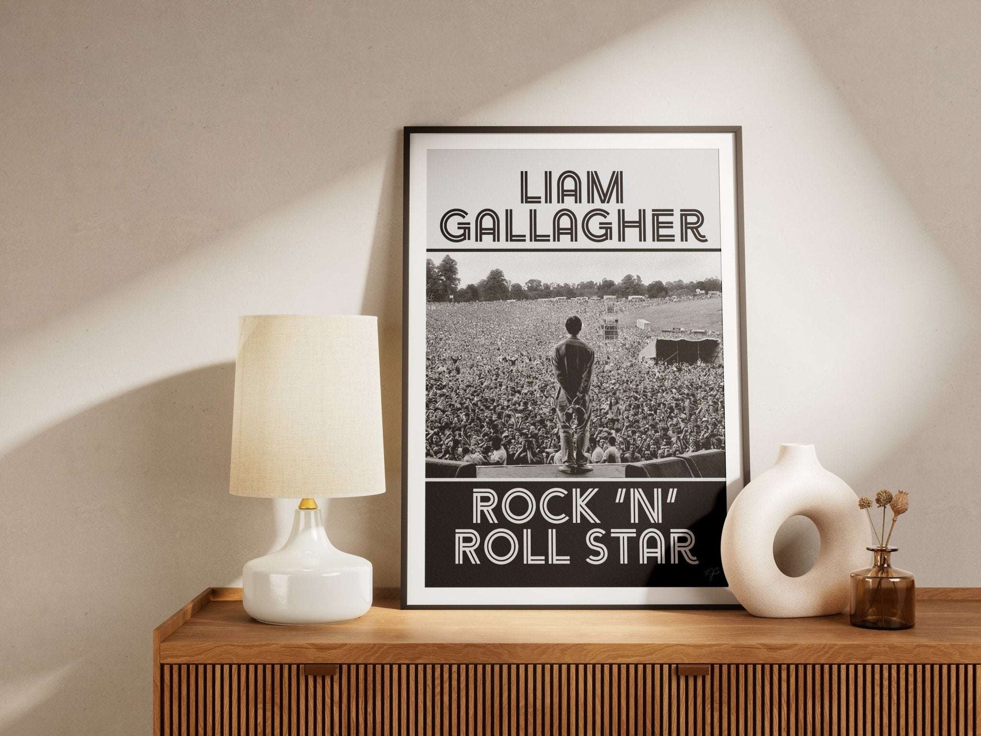 Liam Gallagher On stage print - Striped Circle